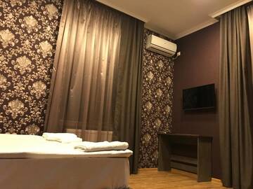 Фото номера Полулюкс с балконом Отели типа «постель и завтрак» Kamar Hotel Ijevan г. Иджеван 4