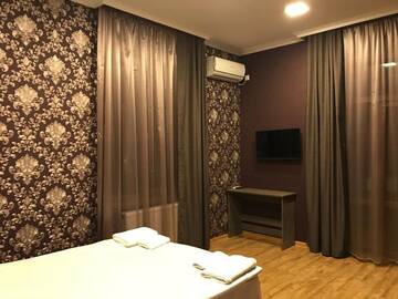 Фото номера Полулюкс с балконом Отели типа «постель и завтрак» Kamar Hotel Ijevan г. Иджеван 6