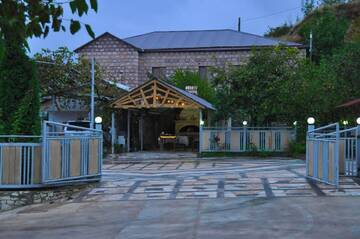 Фотографии Отели типа «постель и завтрак» Kamar Hotel Ijevan г. Иджеван (Армения) №5 Фото Отели типа «постель и завтрак» Kamar Hotel Ijevan г. Иджеван 5