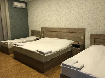 Фото номера Четырехместный номер Делюкс Отели типа «постель и завтрак» Kamar Hotel Ijevan г. Иджеван 2